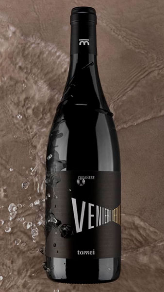 Bottle of Veniero wine from Temei with splashing water